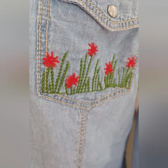 Vintage Y2K Guess Jeans Embroidered Button Up Denim Shirt - Picture 3 of 11